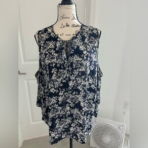 Violet & Claire Black and White Floral Blouse